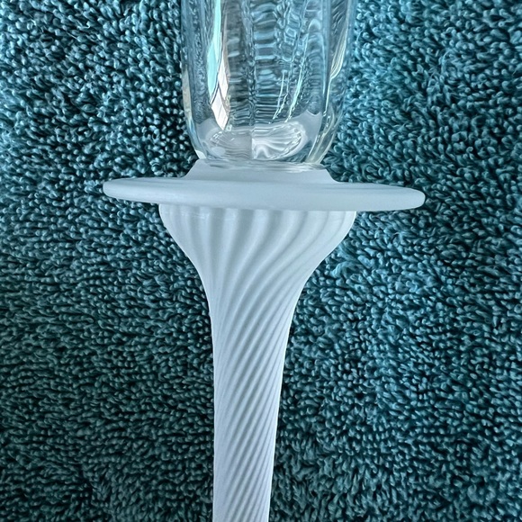 VINTAGE SET OF 2 FROSTED GLASS AND REGULAR GLASS TAPER CANDLE HOLDERS - Picture 3 of 8